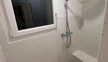 Maison Villa Nimes 4 Chambres, Piscine et 2 places parkings privés fermés - Foto 3