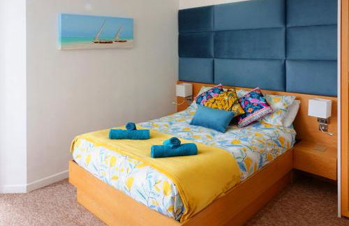 A Beautiful Apartment with Stunning Sea Views & Private Balcony - Photo 5