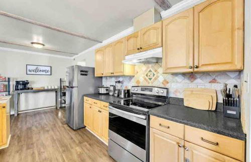 Greensboro Get-together, K Bed, Secret Playroom, central location - Foto 15