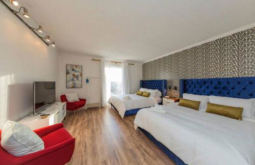 Music Row Retreat with Pool and Free Parking, Walk to Bars! - Foto 14