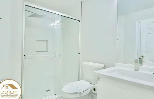 Renewed & Cozy 4BD Great Location near Disney - Photo 10