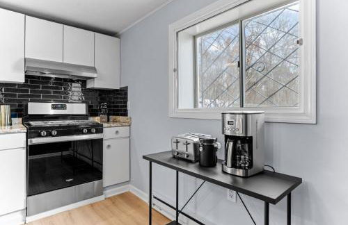 Walk to the Beach - Modern Home with FirePit and Bikes - Foto 54