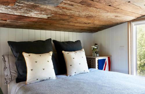 Extraordinary Huts Ltd - Photo 67