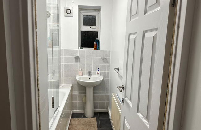 Stylish 1BR Apt w/ Fireplace & High-speed Wifi - Foto 11