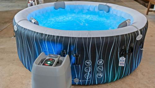 Entire Private Home with 4 Bedrooms 2 Bathrooms, 6 Beds, Hot Tub, King Bed, 6 Parking, Big Yard, Available Now - Foto 4