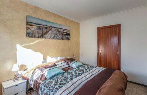 Gorgeous Apartment In Pineda De Mar - Photo 12