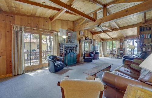 21 Mi to Slopes! Torch Lake Home with Private Beach - Foto 14
