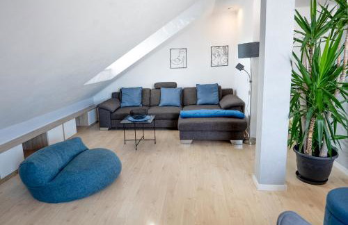 CASA8070 - Exklusive große Maisonette-Wohnung 91 qm für Familien, Gruppen, Geschäftsreisende, inklusive Parkplatz, WLAN, Kaffee und Tee, voll ausgestattet für 1 bis 9 Personen, zentrumsnah an der Autobahn A9 Ingolstadt-Süd - Photo 21
