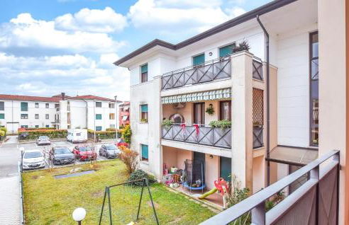 2 Bedroom Awesome Apartment In Sacile - Foto 9