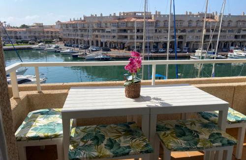 Moderno apto con vistas al puerto, aire acondicionado,wifi,piscina,fácil aparcamiento - Foto 2