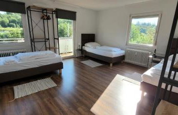 Berghof Wörner 2 Wohnungen für bis zu 20 Personen mit Balkon I Terrasse I 4 Bäder I NETFLIX I Ruhig und gemütlich wohnen - Foto 2