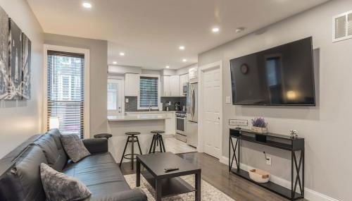 University City Executive Modern 3BR 2BA Within 5 min to Drexel, University of Pennsylvania, & Children's Hospital of Pennsylvania - Photo 3