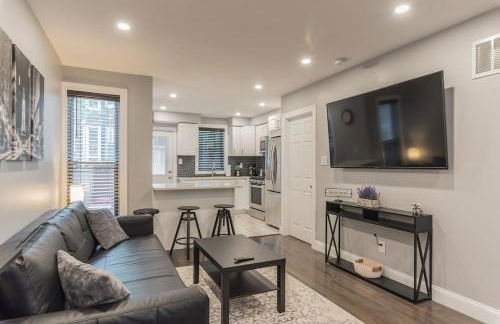 University City Executive Modern 3BR 2BA Within 5 min to Drexel, University of Pennsylvania, & Children's Hospital of Pennsylvania - Photo 3