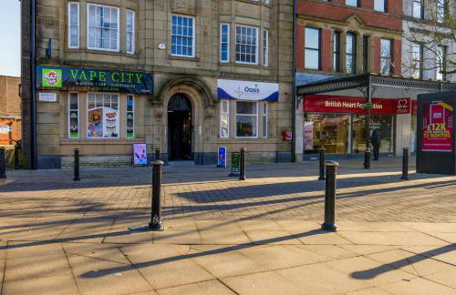 Zeenat Central Bury - Modern 2BR with Free Parking Sleeps 6 - Foto 47