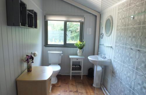 The Potting Shed And The Garden Shed Self Catering - Photo 16