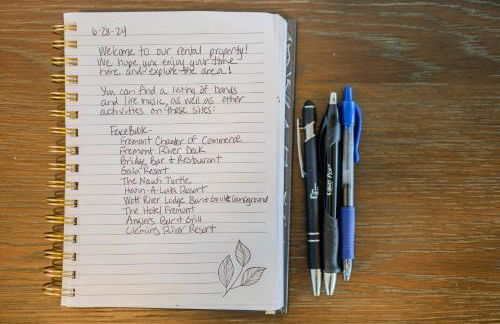 Wolf River Multi-Family Retreat - Sleeps 14 Pontoon Boat Paddle Boards Firepit - Foto 16