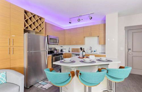 DT Charm Apt with Pool,Gym,Wine,WKSpace, Free Parking - Photo 26