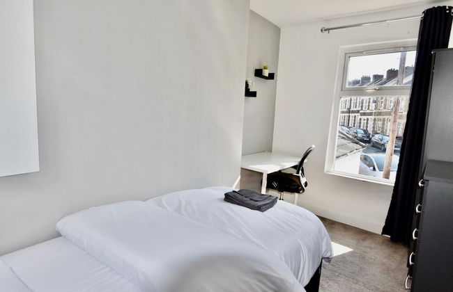 Cheer full 4 Bedroom House Train Station - Foto 5