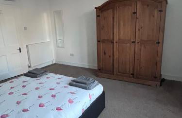 Spacious 2 bedroom flat nearby train and bus station - Foto 15