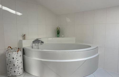 Dachwohnung mit Blick auf den Wagenberg - Foto 14