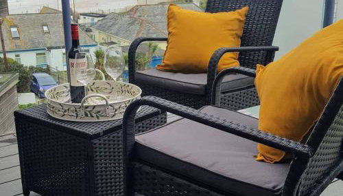 For the Shore, Fistral Beach Newquay - 2 Bed 2 bath - Private Parking with garage for 2 vehicles - Foto 2