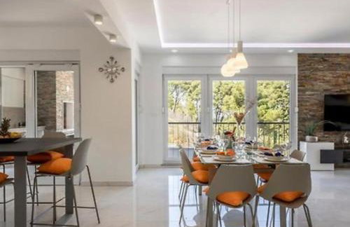 Modern & Stylish Villa with Private Pool - Foto 11