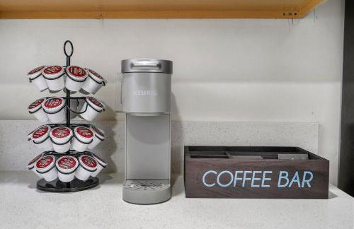 1 mile from the Beach Fire Pit, Patio, Parking! - Foto 9