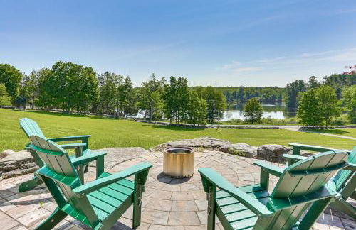 Walk to Bethel Woods Family Home with Deck and Views! - Foto 1