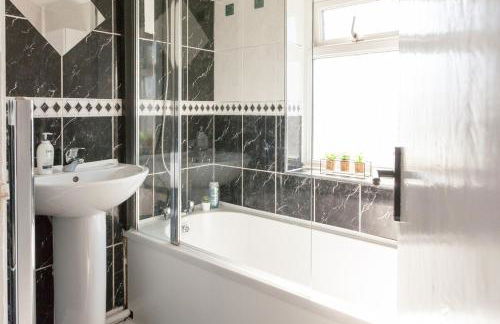 Warrington House, driveway parking & WiFi! - Foto 14