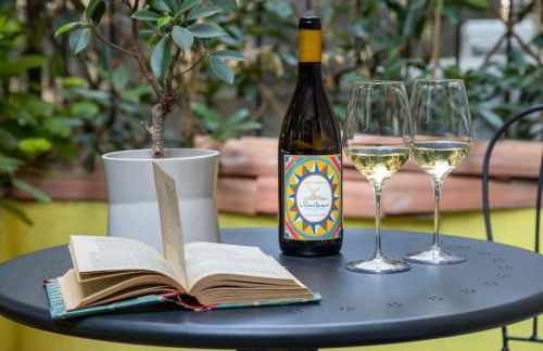 Life is Beautiful Design LOFT Navigli Romolo, SmartTV, WiFi, AC and street parking - Foto 11