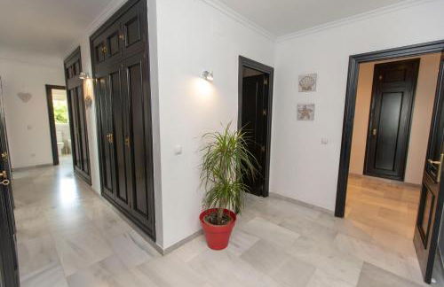 Villa Venecia, Apartamento de Lujo en 1º línea de playa + parking - Photo 17