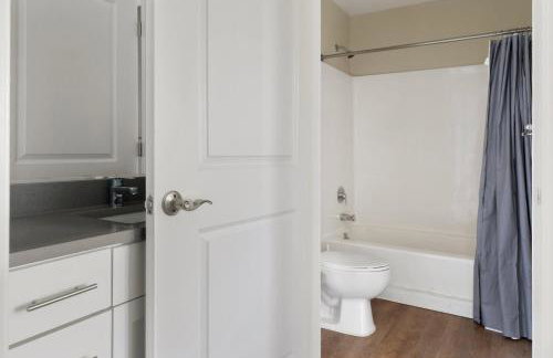 Blueground Emeryville pool nr Bay Street Park SFO-1989 - Foto 16