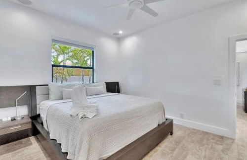 Lynoras Luxe Estate 3 bedroom 3 bath with Modern Design and Heated Pool - Foto 143