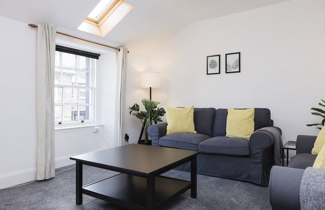 JOIVY Beautiful 2-Br Mews Home, Near Princes Street - Foto 34