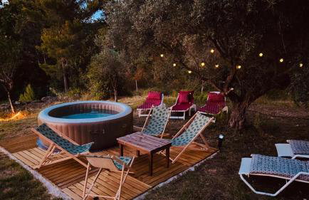 Small Provencal Castle with Swimming Pool, Tennis, Gym & Calm - Foto 4