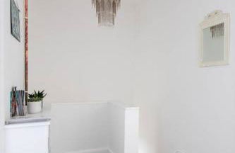 Beautiful Two Bed Mumbles Flat - with parking space - Foto 3