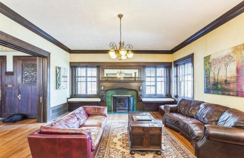 Massive 5 bedroom downtown - Photo 1
