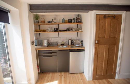 Cwtch, cozy studio, private, separate entrance. - Photo 17