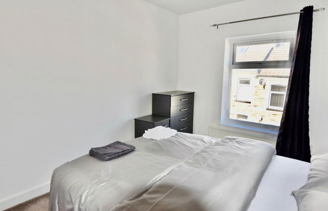 Cheer full 4 Bedroom House Train Station - Foto 17