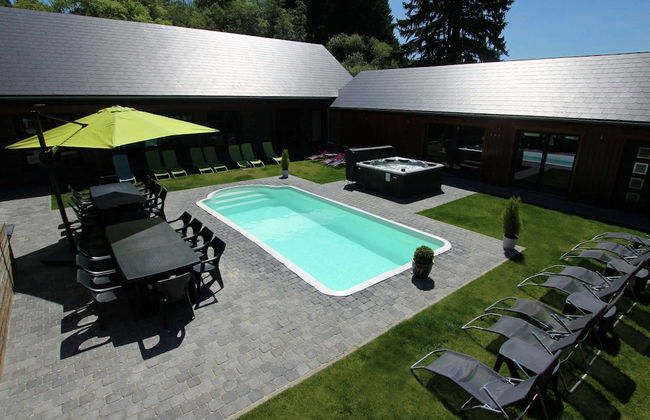 Beautiful Villa with Heated Outdoor Pool, Sauna, Hot Tub in Forest - Photo 27