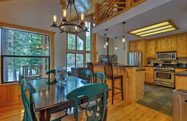 Black Bear by Avantstay Spacious Viking Lodge in Tahoe Donner w/ Game Room & Hot Tub! - Photo 15