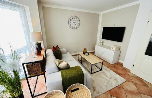 Moderne Wohnung am Waldrand, 5 Minuten zur Autobahn in alle Richtungen - Foto 2