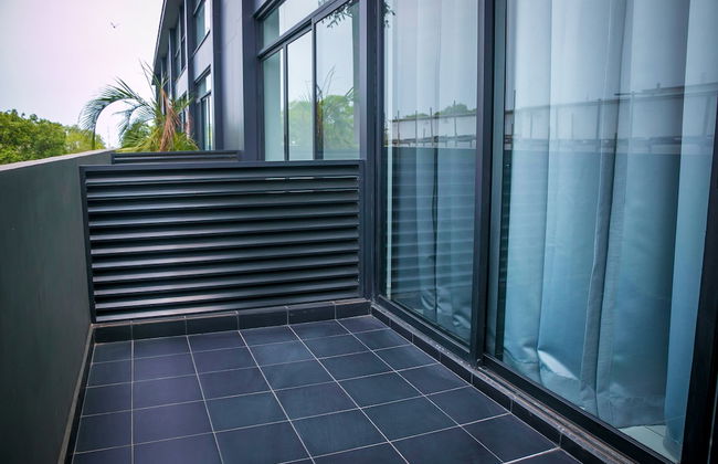 Embassy Gardens Premier Suites - Photo 47