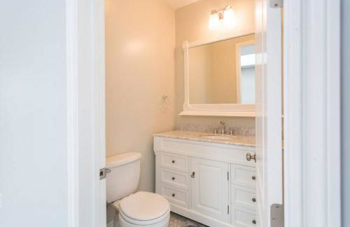 Lake Balboa Modern 4 Bedroom 3 Bath Glam Charmer - Foto 11