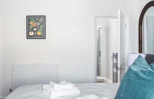 Superb location, character filled apartments by MyCityHaven - Foto 8