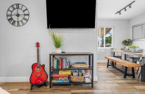 Coastal Harbor, King Bed, Pickleball Gear, Golf set, BBQ- 1 dollar rides to Beach, by Maven Vacation Rentals - Foto 24