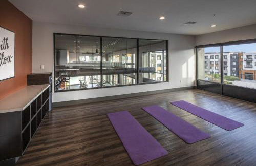 Luxury Condos at Anton Menlo w Pool & Amenities - Photo 33