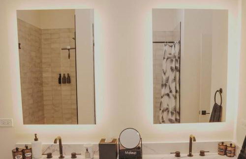 River North Private Balcony With In and Out Parking - Foto 6