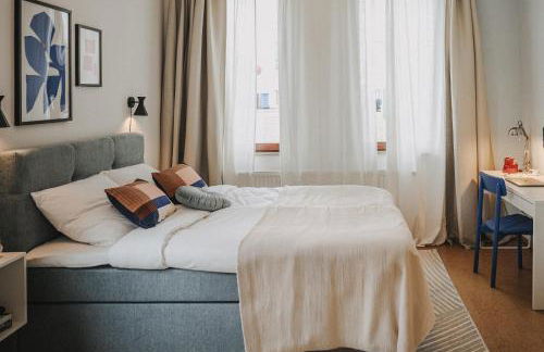 JOBOSTAYS - LINDEN Family Apartment Oldenburg - sehr geräumig 110m2 - Terrasse mit Gartenblick - voll ausgestattete Küche - 2 Bäder - Babybett - 10 Min zu Fuß zum Bahnhof - kostenloses WLAN - Parkplatz - kontaktfreier Check-In - Photo 13