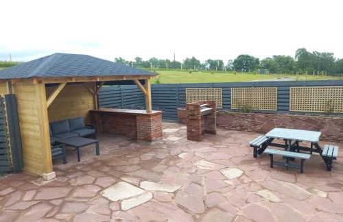 Westertonhill Newbuild Lodges with Private Hot Tub Hire Available - Foto 25